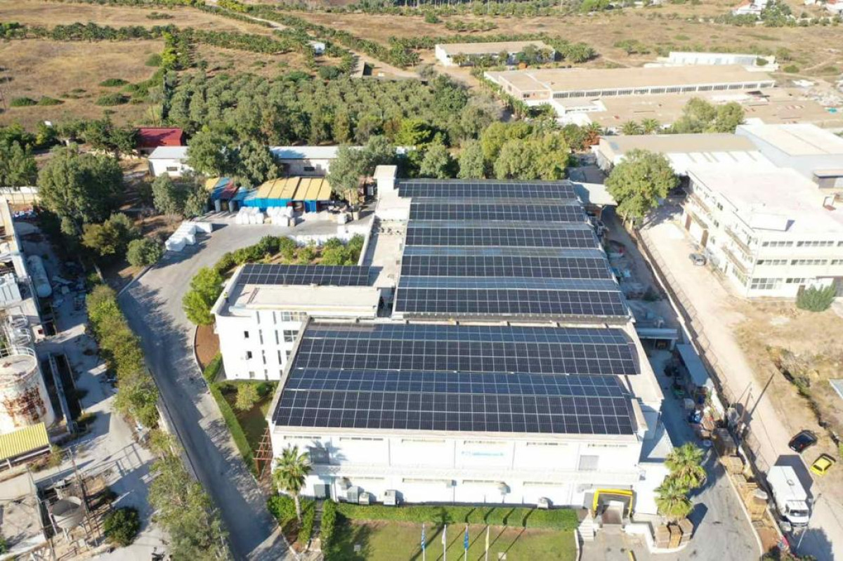 ESCO Partners: Σε λειτουργία ο φωτοβολταϊκός σταθμός της Adam Pack