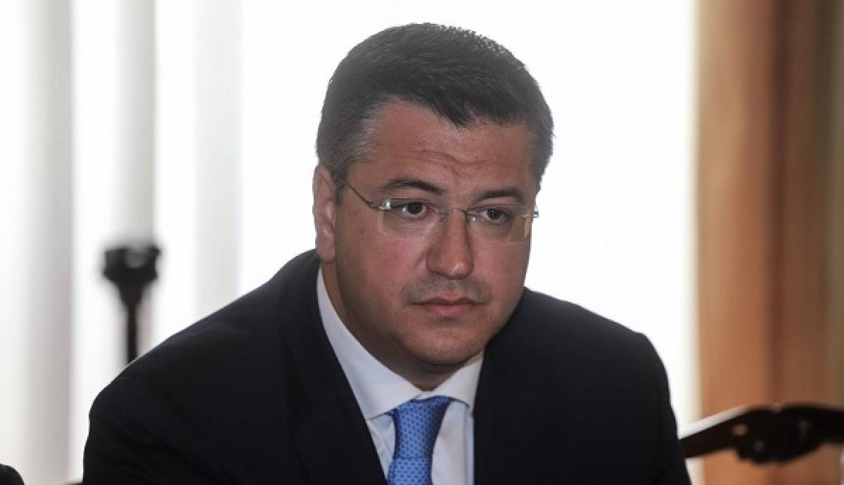Επαφές Τζιτζικώστα με Τζεντιλόνι στις Βρυξέλλες για ζητήματα οικονομικής ανάκαμψης