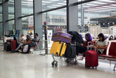 Βρετανία: Τα προβλήματα που προκλήθηκαν στα αεροδρόμια θα διαρκέσουν ημέρες