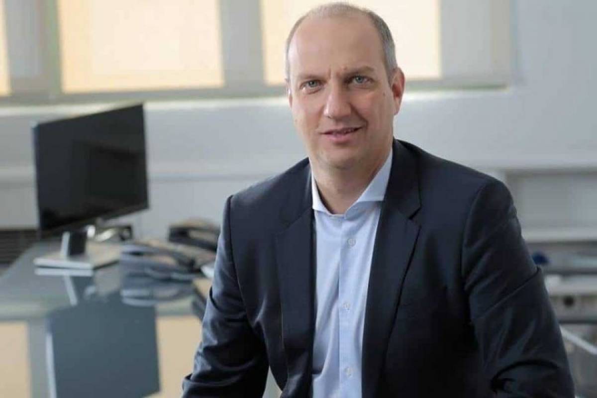 Οικονόμου: Γιατί καταλήξαμε στην υποχρεωτικότητα- Υπάρχει μένος προς τον πρωθυπουργό