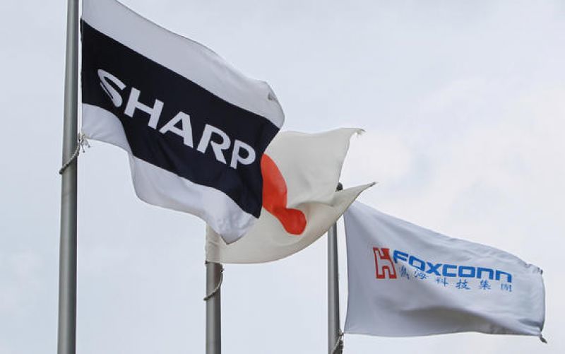 Δίνουν τα χέρια Sharp και Foxconn;