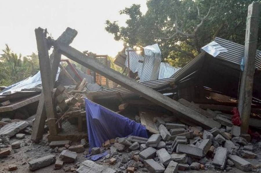 Ινδονησία: Σεισμός 6,4 Ρίχτερ άφησε πίσω του τουλάχιστον 14 νεκρούς