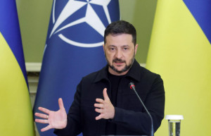 Ζελένσκι: Ζητά $1 δισ. μηνιαίως από τους Ευρωπαίους για την αγορά αμερικανικών όπλων