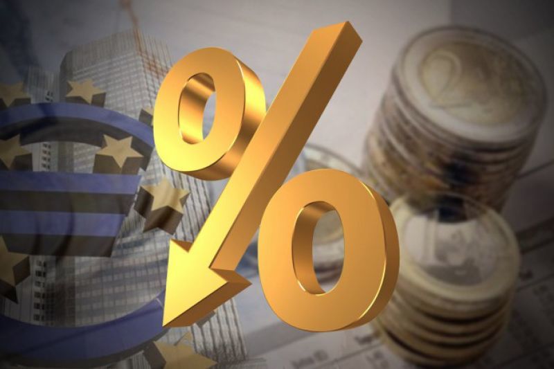 FT: Επικίνδυνο πείραμα τα αρνητικά επιτόκια