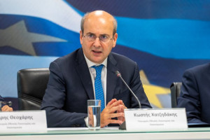 Χατζηδάκης: Θέμα ημερών η νέα Golden Visa-Σεπτέμβριο επανεξέταση των Airbnb