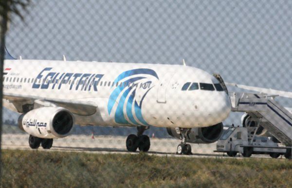 Παραδόθηκε ο αεροπειρατής στη Λάρνακα