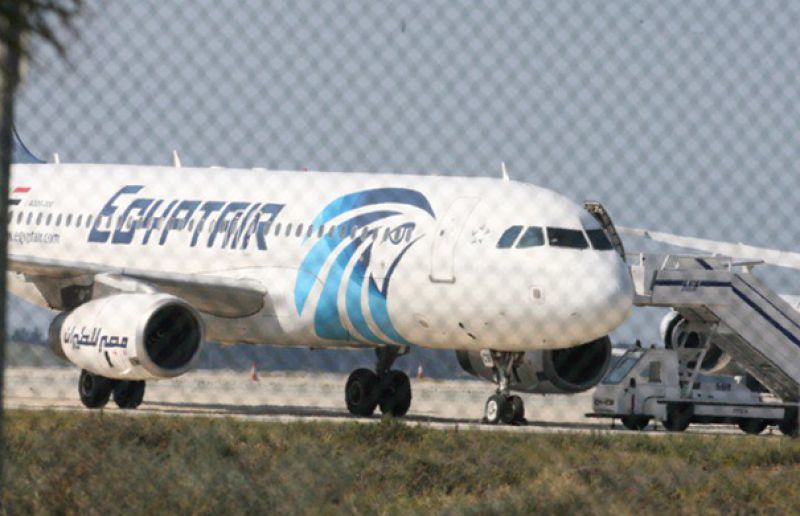 Παραδόθηκε ο αεροπειρατής στη Λάρνακα