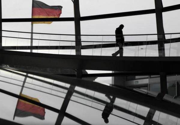 Κόσμος πάει κι έρχεται στη Γερμανία λόγω κρίσης: Νέο ρεκόρ για τους &quot;gastarbeiter&quot; του Νότου- Αυξάνονται όμως κι αυτοί που εγκαταλείπουν τη χώρα