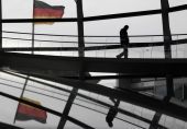 Κόσμος πάει κι έρχεται στη Γερμανία λόγω κρίσης: Νέο ρεκόρ για τους "gastarbeiter" του Νότου- Αυξάνονται όμως κι αυτοί που εγκαταλείπουν τη χώρα