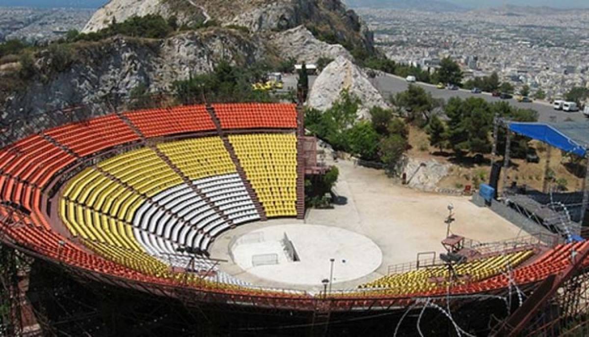 Ξεκινούν σήμερα θέατρα και μουσικές παραστάσεις σε ανοιχτούς χώρους