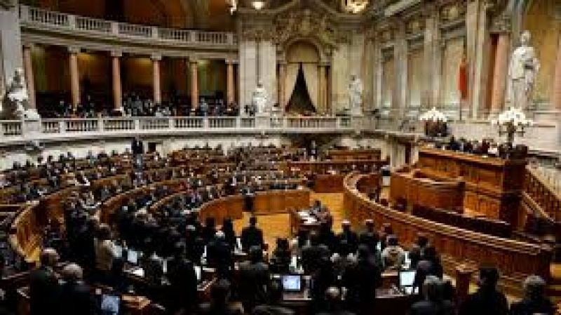 Πορτογαλία: Τα ομόφυλα ζευγάρια μπορούν να υιοθετήσουν