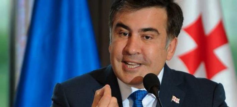Γεωργία: Από ταράτσα απειλούσε να πέσει ο Μιχαήλ Σαακασβίλι