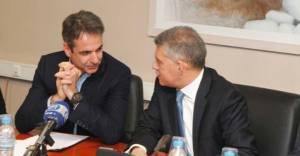 Τηλεδιάσκεψη Μητσοτάκη-Αγοραστoύ για έργα αποκατάστασης ζημιών από τον «Ιανό»