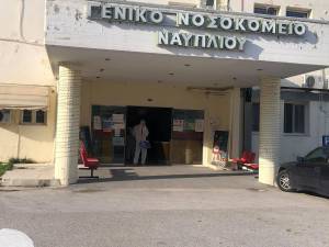 Αρνητής επιτέθηκε με κουτουλιές στον διοικητή του νοσοκομείου Ναυπλίου