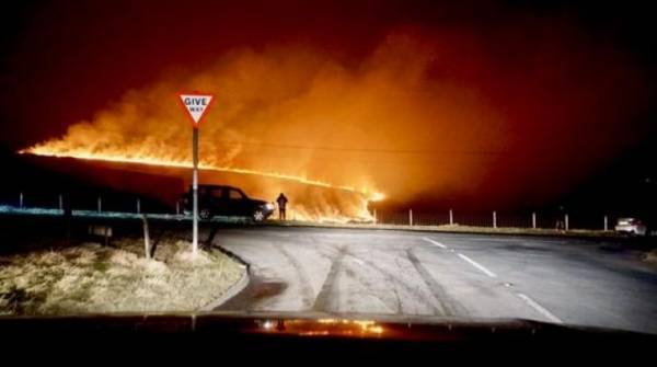 Σειρά πυρκαγιών στην Βρετανία που περνά τον θερμότερο χειμώνα στην ιστορία της