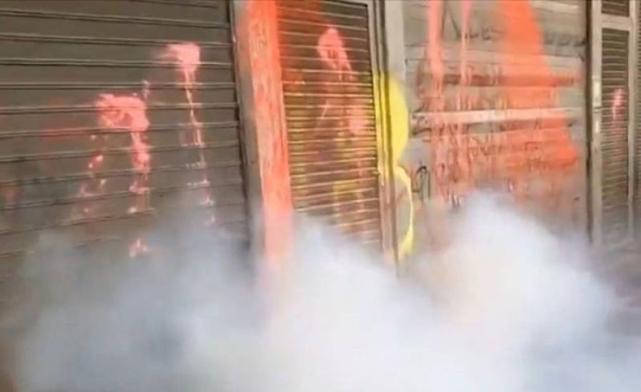 Επεισόδια και προσαγωγές έξω από το Υπ.Εργασίας-«Πυρά» αντιπολίτευσης στην κυβέρνηση