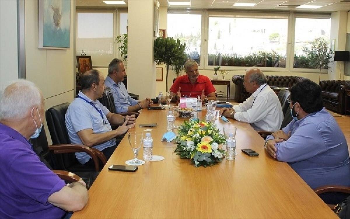 Πατούλης προς πρατηριούχους: Στόχος μας η μείωση της γραφειοκρατίας