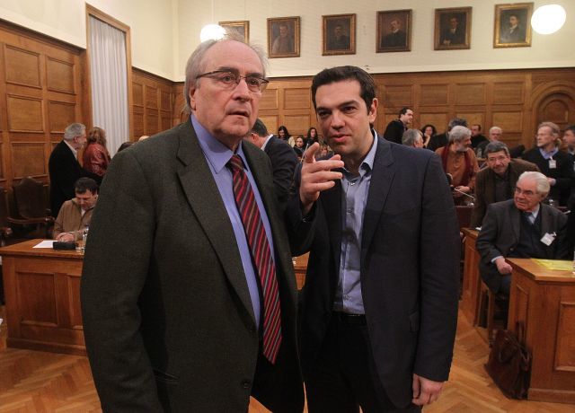 Πώς ο Τσίπρας επέλεξε μεταξύ παραίτησης και δημοψηφίσματος