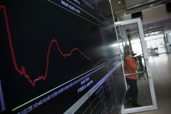 Έχασε τις 770 μονάδες το Χ.Α. - "Στο κόκκινο" οι τράπεζες