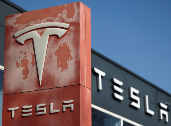 Βουτιά των πωλήσεων Tesla στην Ευρώπη τον Απρίλιο