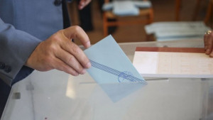 Τάσεις MRB: 23%-14% το σκορ ΝΔ-ΠΑΣΟΚ- Απαισιόδοξοι οι πολίτες