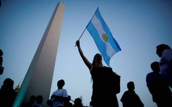 Αργεντινή: Σκληρή «μάχη» με τους πιστωτές για την αποφυγή χρεοκοπίας
