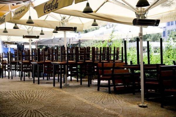 Έξτρα «πονοκέφαλος» στην εστίαση τα τέλη τραπεζοκαθισμάτων στο δήμο Αθηναίων