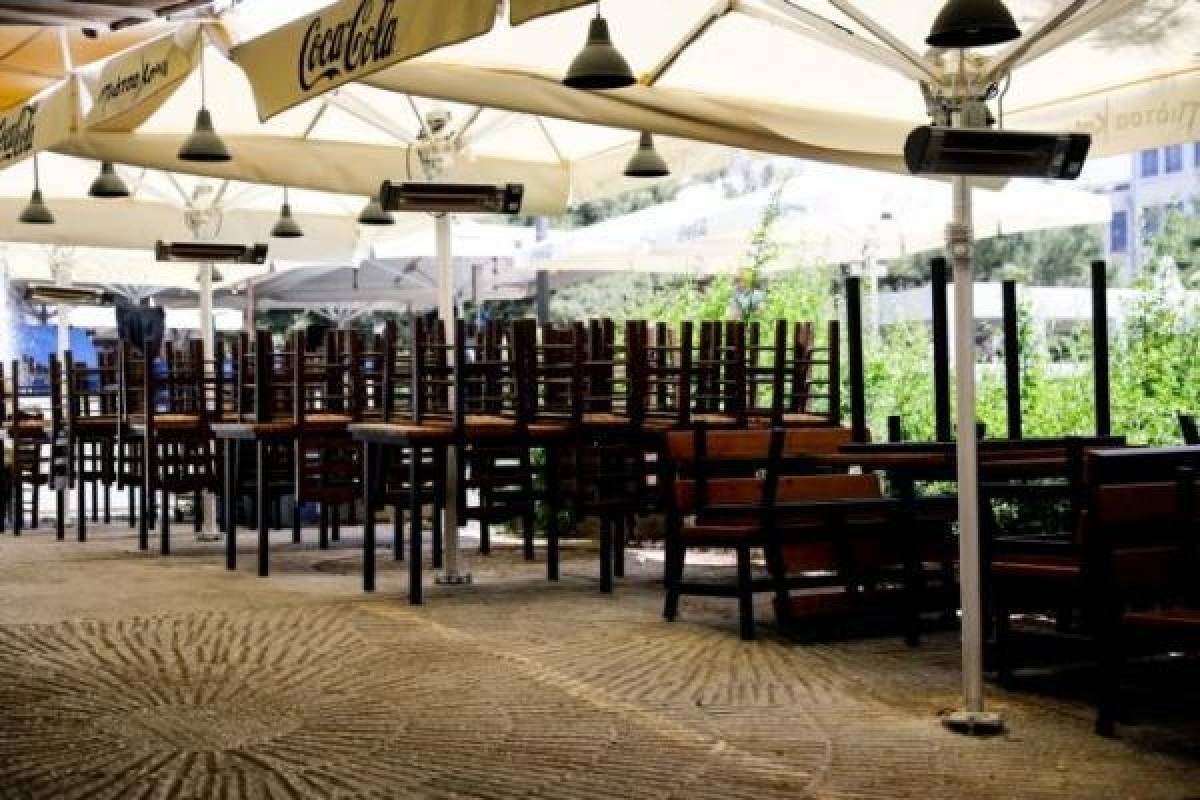 Έξτρα «πονοκέφαλος» στην εστίαση τα τέλη τραπεζοκαθισμάτων στο δήμο Αθηναίων
