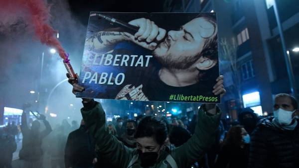 Ισπανία: Μεγάλες διαδηλώσεις για την απελευθέρωση του ράπερ Pablo Hasel