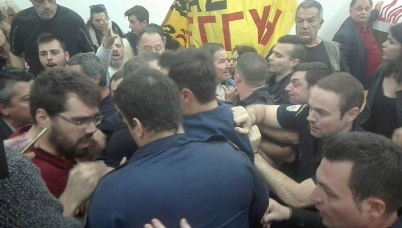 Επεισόδια στο Ειρηνοδικείο για τους πλειστηριασμούς