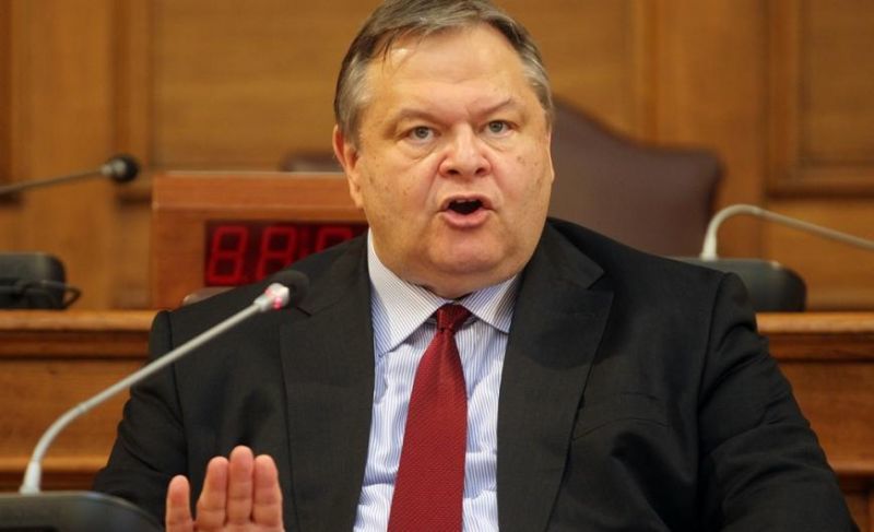 Βενιζέλος:Η κυβέρνηση δεν πέφτει από το νομοσχέδιο για την αναδοχή