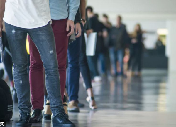 ΗΠΑ: Ελαφριά αύξηση στις συνεχιζόμενες αιτήσεις για επίδομα ανεργίας εν μέσω shutdown