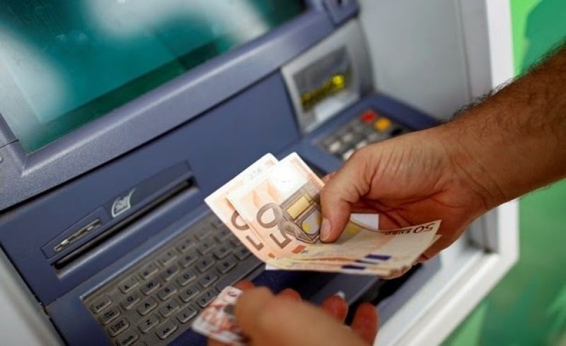 Ουρές στα ΑΤΜ- Αναλήψεις επί αναλήψεων σε όλη τη χώρα