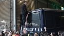 Πλειστηριασμοί με ΜΑΤ, τον Λαφαζάνη στη σκάλα και... υπόκρουση Σφακιανάκη