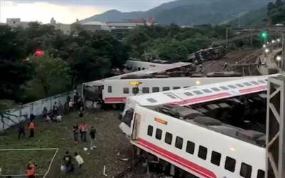Ταϊβάν: 18 νεκροί και 160 τραυματίες σε εκτροχιασμό τρένου