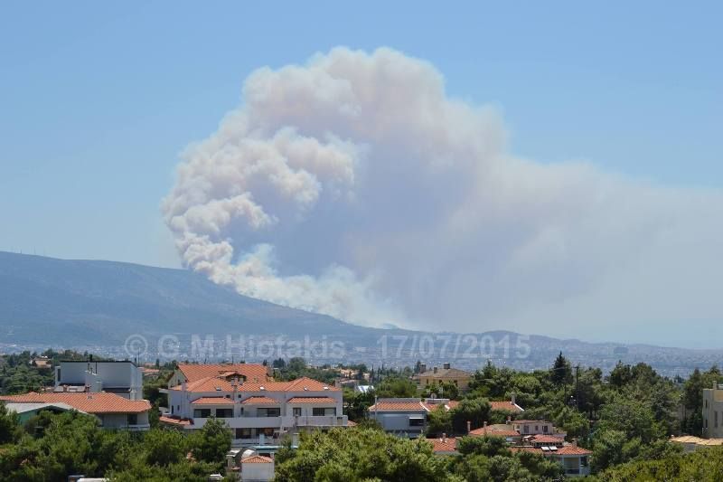 Συνεχίζεται η μάχη στον Υμηττό-Σε ύφεση το πύρινο μέτωπο