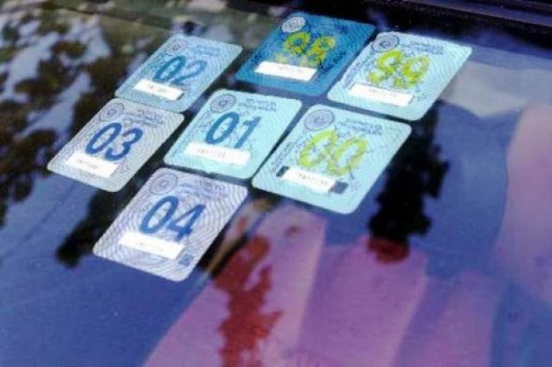 ΥΠΟΙΚ: Στα 1,07 δισ. ευρώ τα έσοδα από τα τέλη κυκλοφορίας
