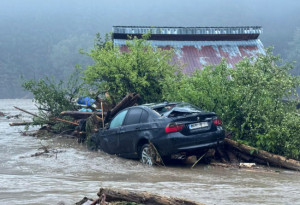 Τρεις νεκροί και εκτεταμένες καταστροφές από φονικές πλημμύρες στην ανατολική Ρουμανία