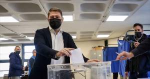 Τι «παίζει» με τις δημοσκοπήσεις και το ΚΙΝΑΛ