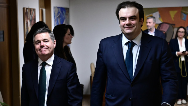 Πιερρακάκης-Ντόναχιου: Ελλάδα-«Ηγέτιδα στην ανάπτυξη» δηλώνει ο πρόεδρος του Eurogroup