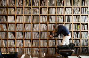 Dust &amp; Grooves: Φωτογραφικό αφιέρωμα στο πάθος των συλλεκτών βινυλίου