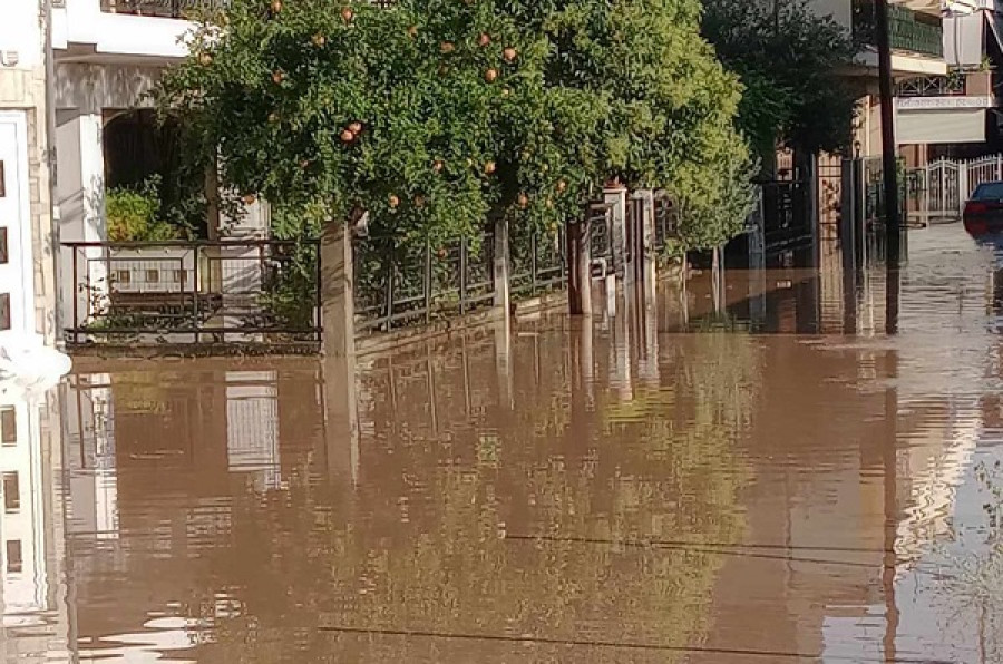 Λάρισα: Εκκενώσεις σε Άγ. Θωμά και Γιάννουλη- Απειλεί ο Πηνειός