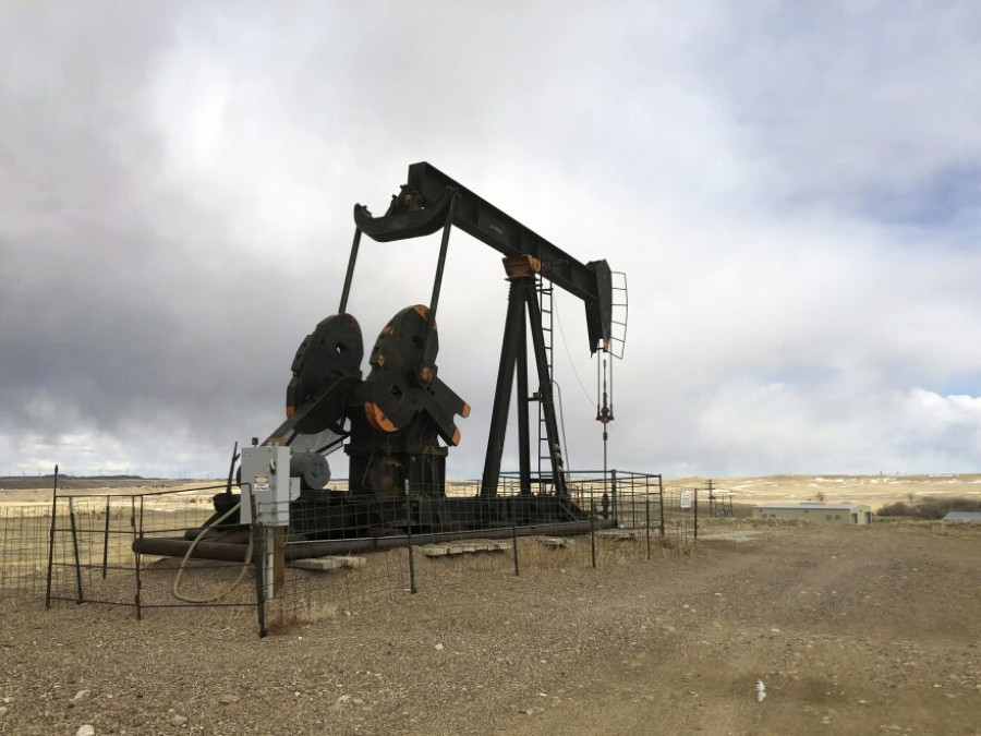 Πέφτει περιμένοντας τον ΟΠΕΚ+ το πετρέλαιο- Υποχωρεί το φυσικό αέριο