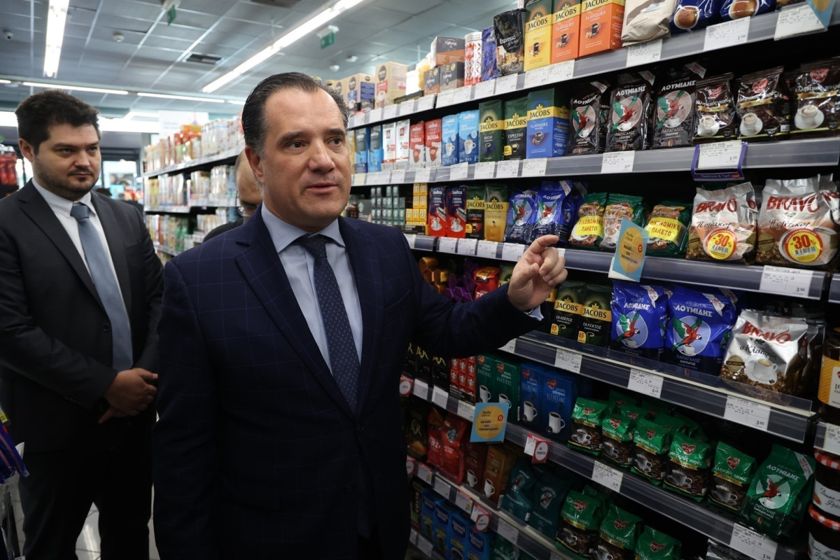 Γεωργιάδης: Ανατιμήσεις 5%-10%- Το «καλάθι» συγκρατεί τιμές βασικών ειδών