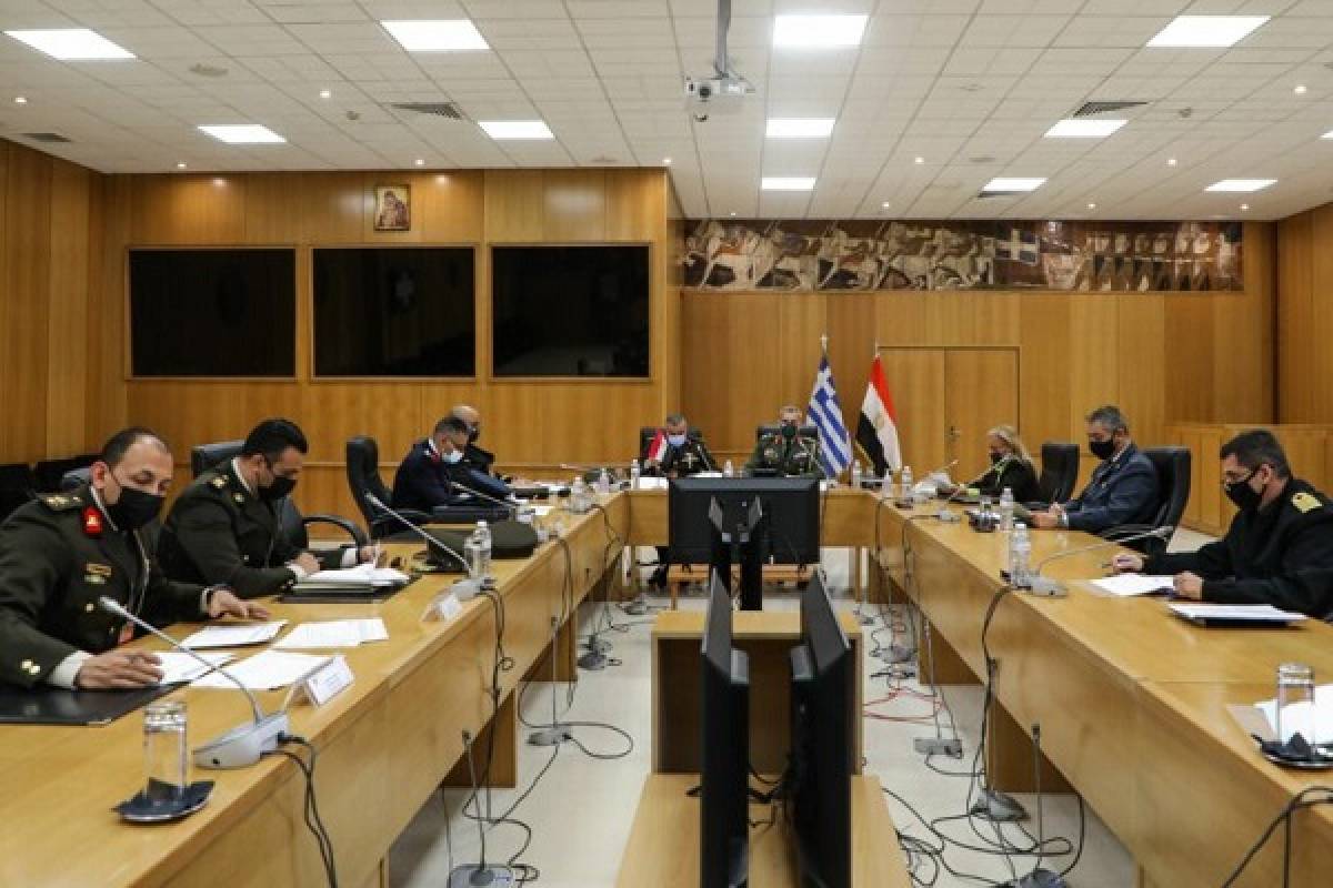 Ελλάδα και Αίγυπτος υπέγραψαν διμερή στρατιωτική συνεργασία για το 2021