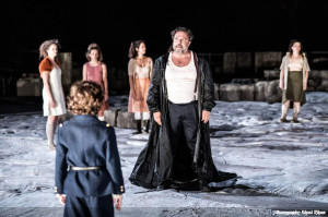 Συν & Πλην: «Αίας» στο Παλιό Ελαιουργείο Ελευσίνας