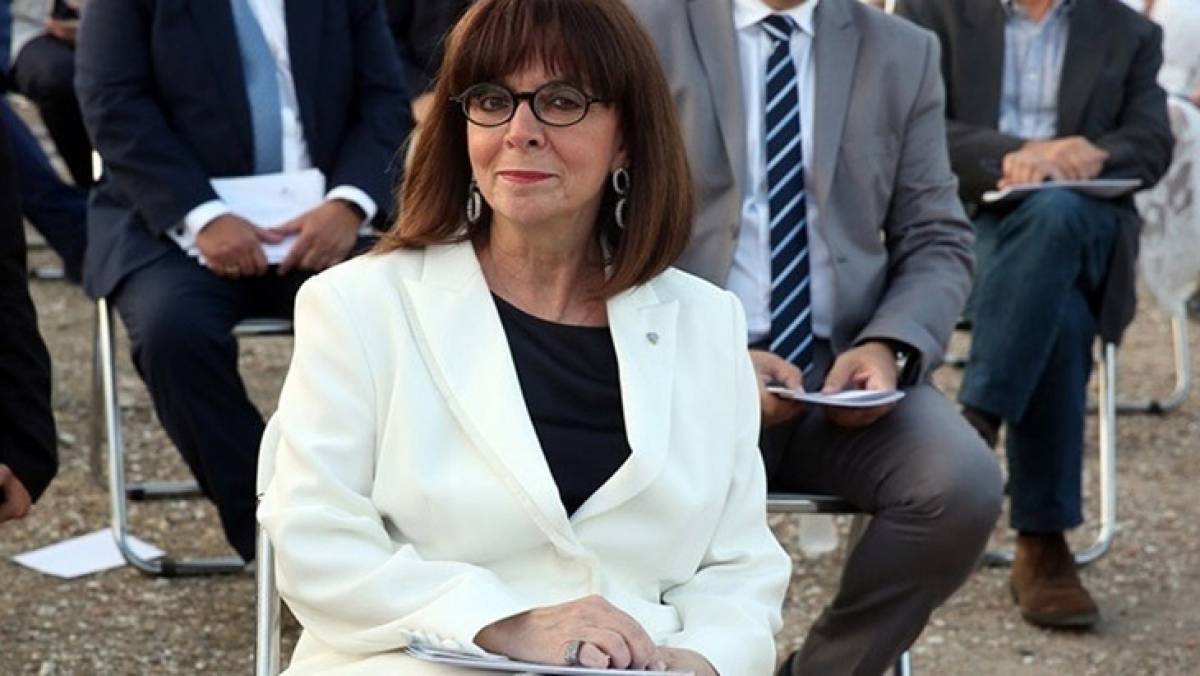 Λέσβος: Συνάντηση Σακελλαροπούλου με τις γιαγιάδες - σύμβολα της αλληλεγγύης