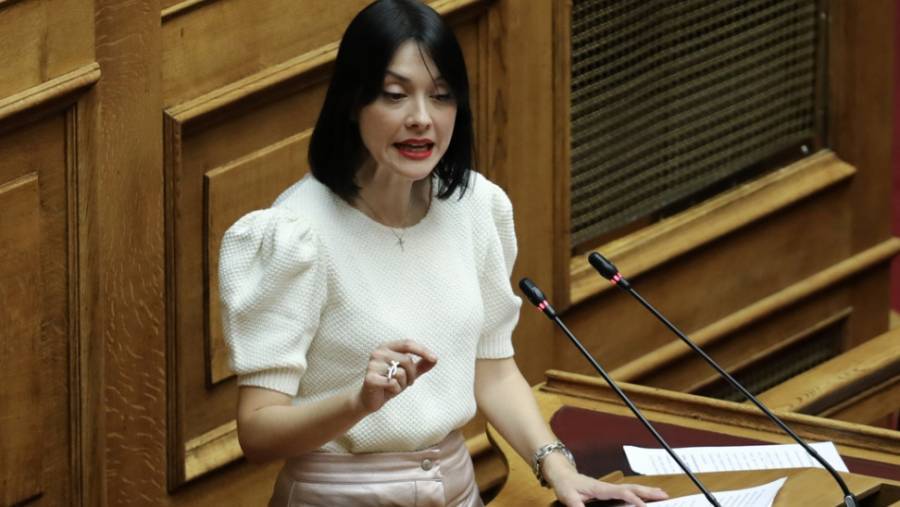 Γιαννακοπούλου: Στο θέμα της πανδημίας η κυβέρνηση είναι σε κατάσταση μακαριότητας