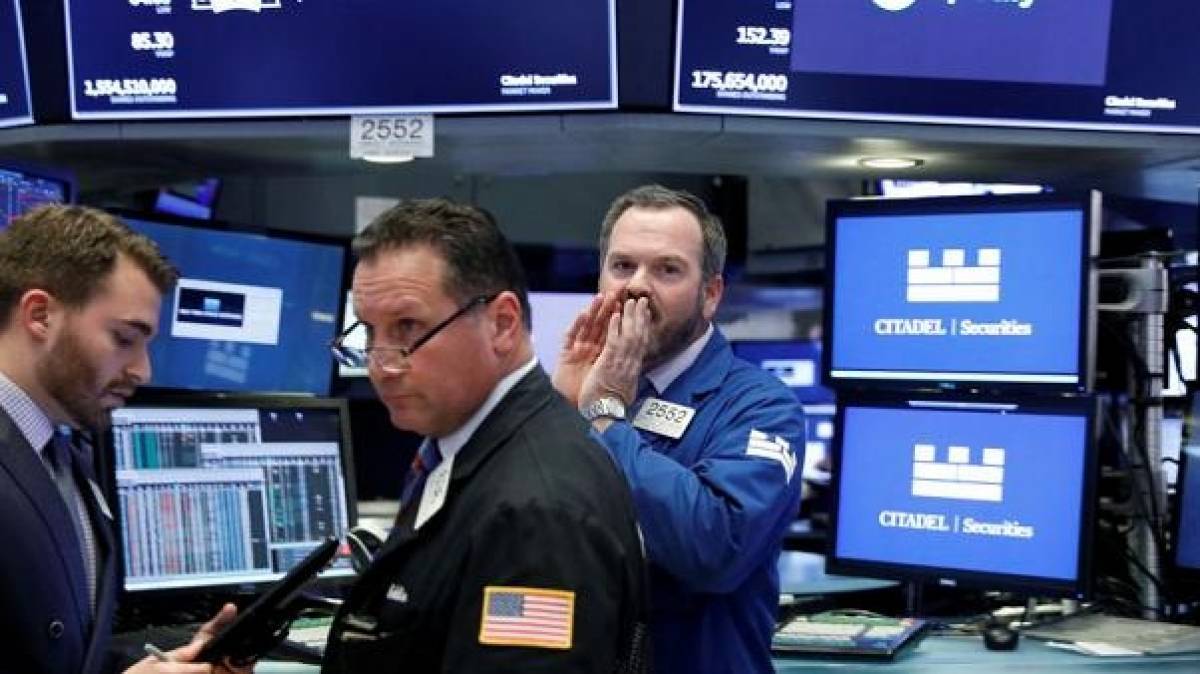 Συνεχίζονται οι πιέσεις στη Wall Street