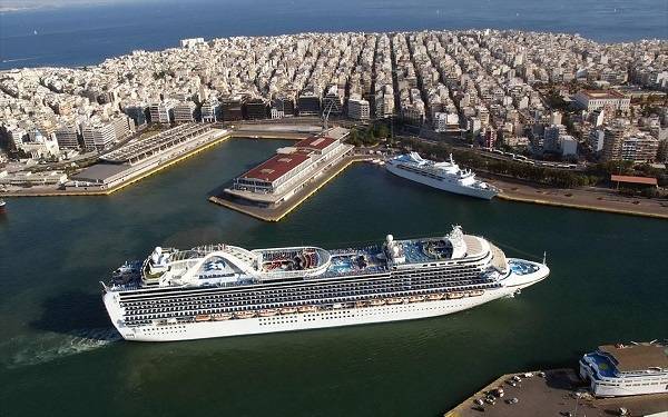 Εφοδιαστές πλοίων: Τι ζητούν από το Γιώργο Πιτσιλή